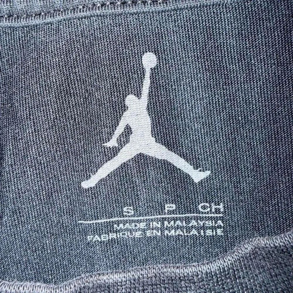 Jordan‎ black t-shirt with red accents #basketball #NBA small